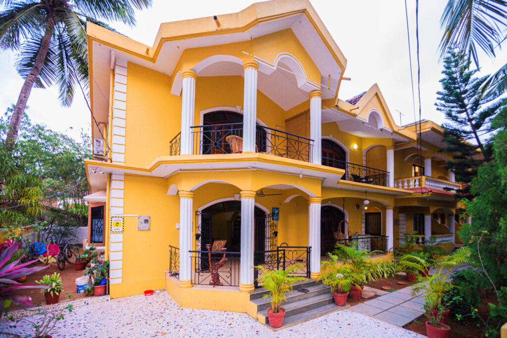 Stay near Candolim Beach Goa